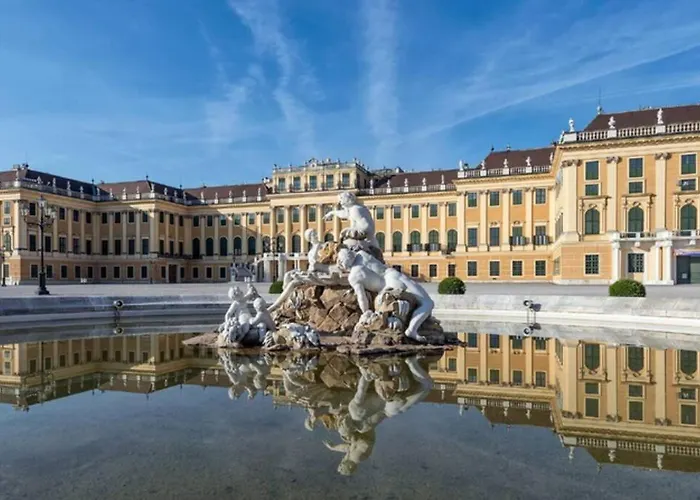 Zwischen Schoenbrunn Und Dem City Center L Lf37